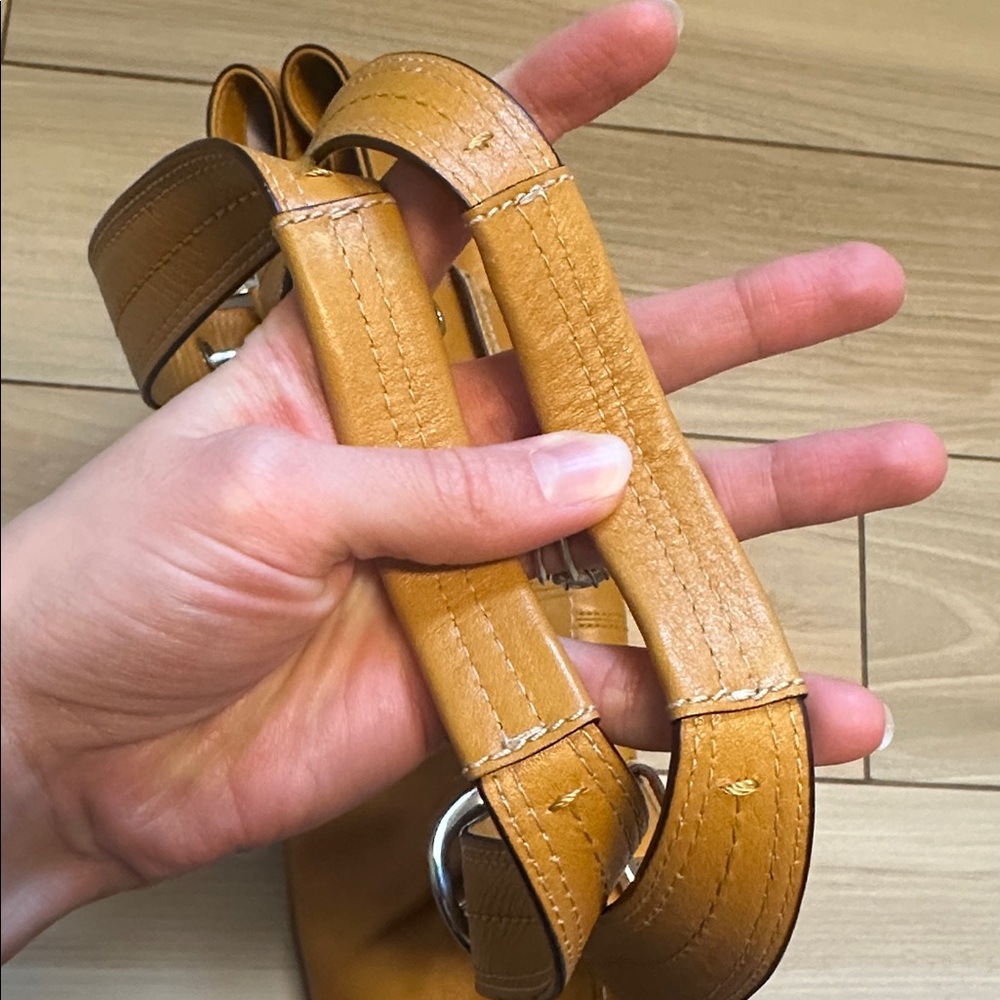 Coach Soho Pleated Buckle Leather Camel shoulder bag - Picture 12 of 13